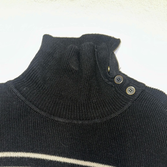 Forever 21 sweater - black & white with brown elbow patches - Picture 3 of 7